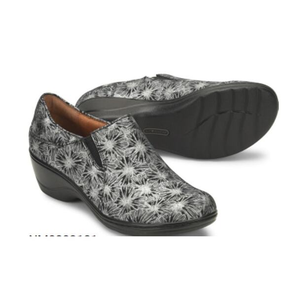 Nurse Mates Pillowtop Clogs, Kate Silver Petals, Leather Shoes, Womens Sz 9 - Picture 1 of 10